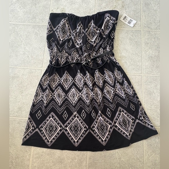 Black and White Geometric Dress - Picture 4 of 4